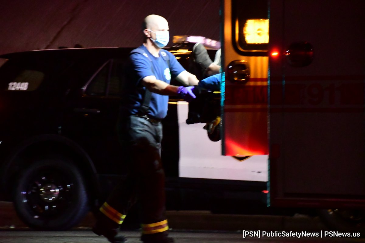 PSNews_Sac's tweet photo. #RIGHTNOW Police are investigating a #shooting under the Biz 80 overcrossing of E St. According to radio reports, a single shot was fired, striking the victim in the genitals, suspect then fled on a bike. Victim was transported to the hospital.
#TransientRelated https://t.co/gL837QwkDv