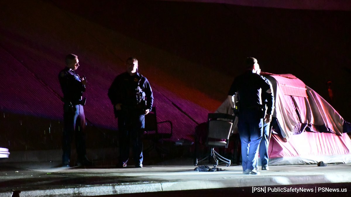 PSNews_Sac's tweet photo. #RIGHTNOW Police are investigating a #shooting under the Biz 80 overcrossing of E St. According to radio reports, a single shot was fired, striking the victim in the genitals, suspect then fled on a bike. Victim was transported to the hospital.
#TransientRelated https://t.co/gL837QwkDv