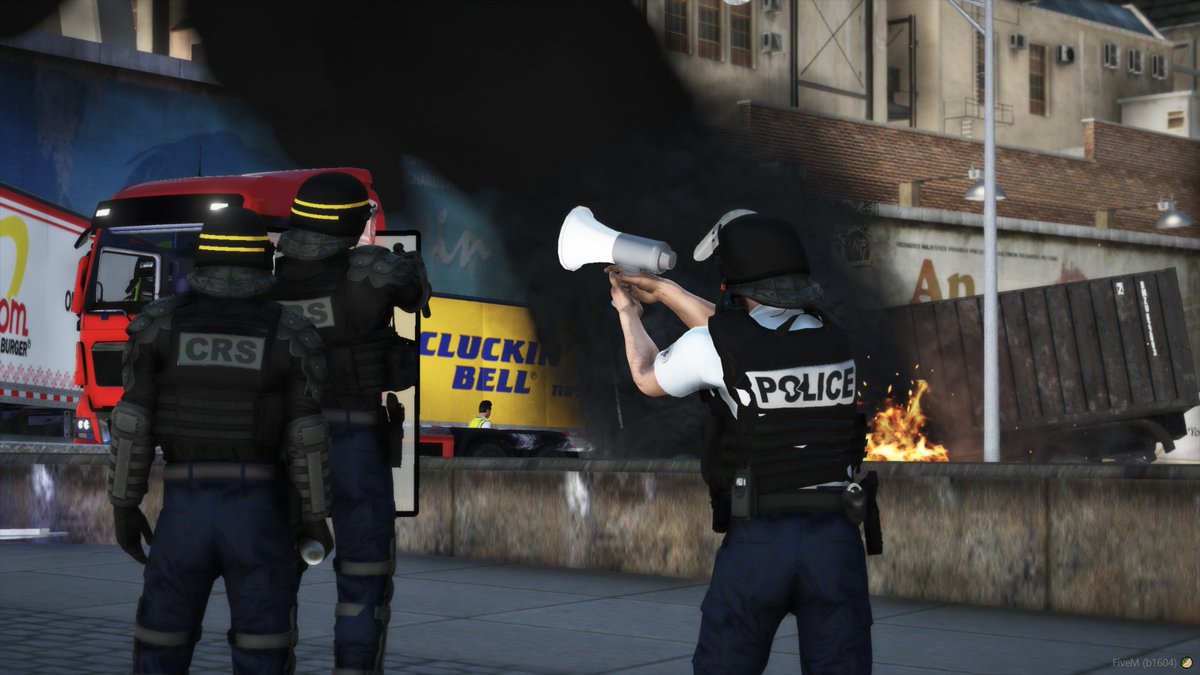 ✊ Nouvelle manifestation des routiers ce lundi. 
La semaine dernières elle avait dégénérée causant de graves troubles, des camions avaient finis en flamme. 
❌ Le préfet à cette semaine interdit le rassemblement
#Simulation