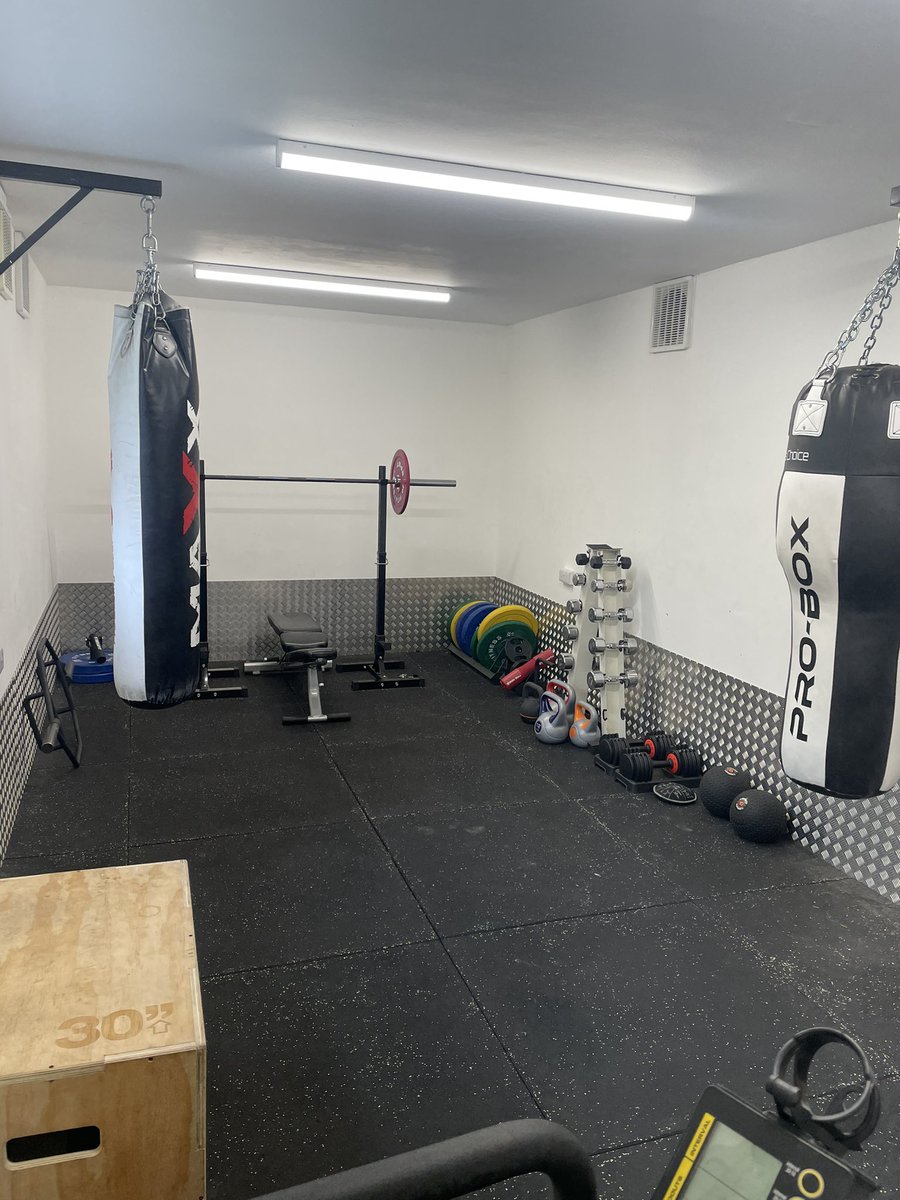 Pontcannagym's tweet photo. Our new training room has been well received by all. Memberships available from £20 pm. Dm us for more info. #boxing #cardiffgym https://t.co/KWvdcqVaiw