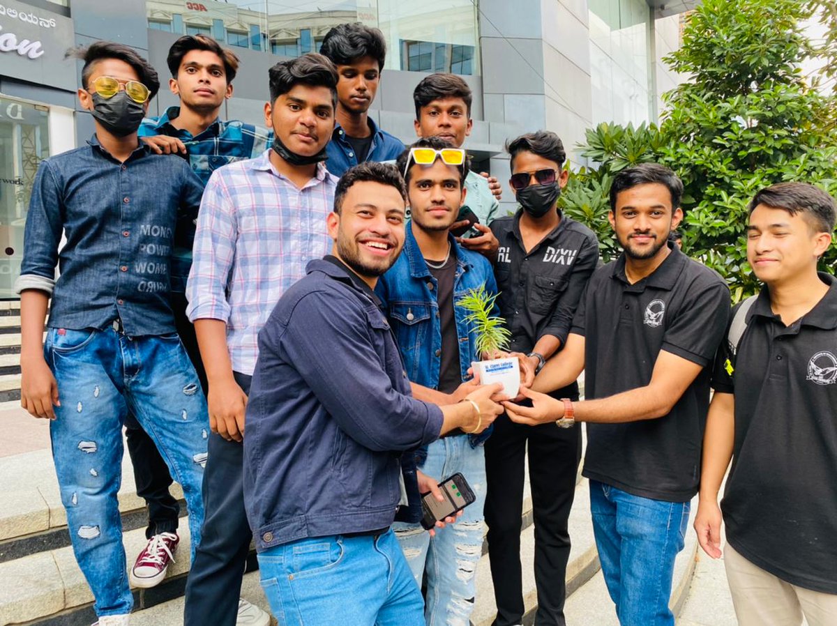 mbahoudinis's tweet photo. Our students on a social experiment, travelled across Bangalore spreading awareness about the environment. Let's heal the planet together. Let's act Fast. 
#WorldEnvironmentDay2022 #OnlyOneEarth #WorldEnvironmentDay #PartnerWithThePlanet #scim #sustainability #loveforplanet https://t.co/cVH8m0Rh3y