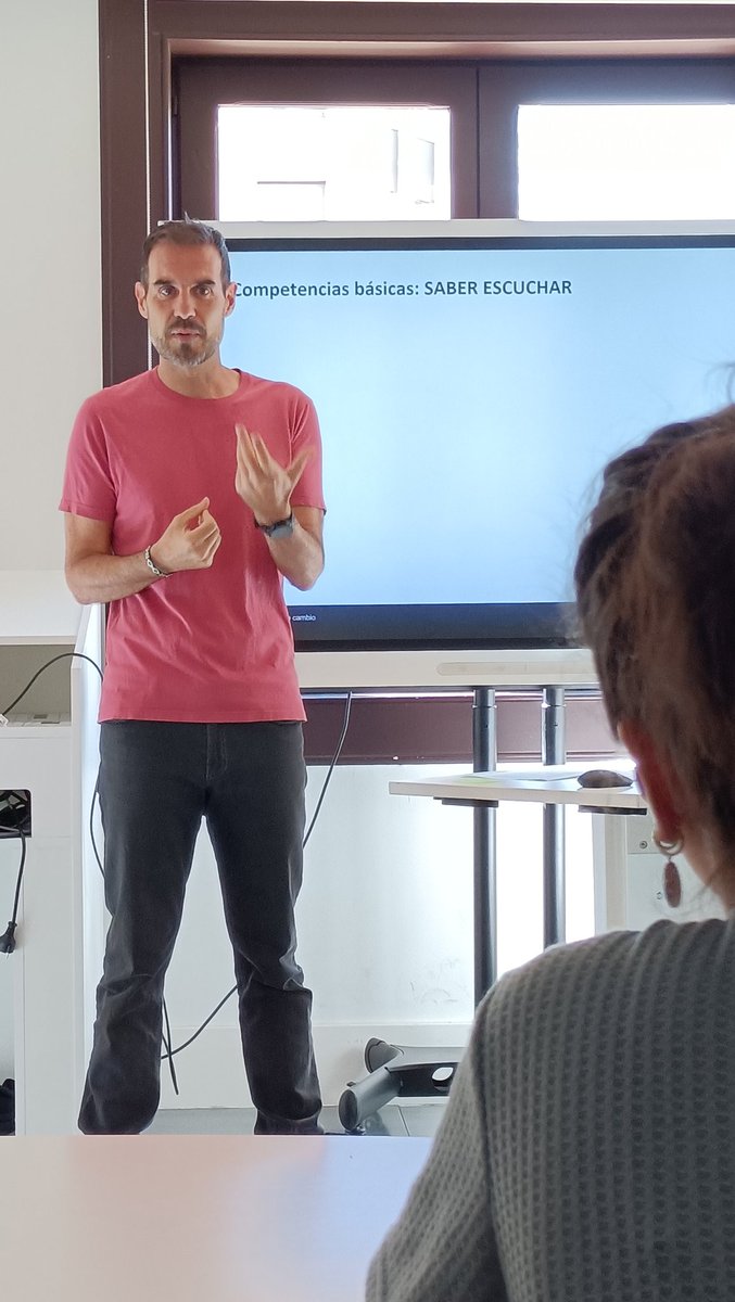 Acompañar a agentes de cambio, saber escuchar, saber preguntar, pasar de los "Por qué?"; A los "para que?", Animar sin crear dependencias: retazo con  @davidmardiaz #educhangemakers