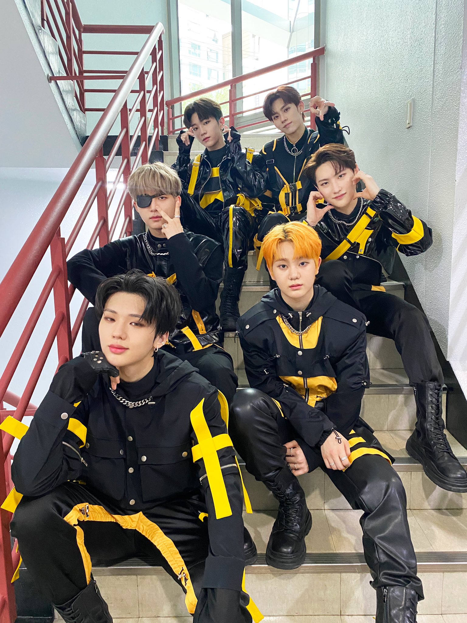 TNX Official on Twitter: "[#TT] TNX Today 몇일 전에 부업 안한다고 선언했는데 톈둥이들 덕분에 ...
