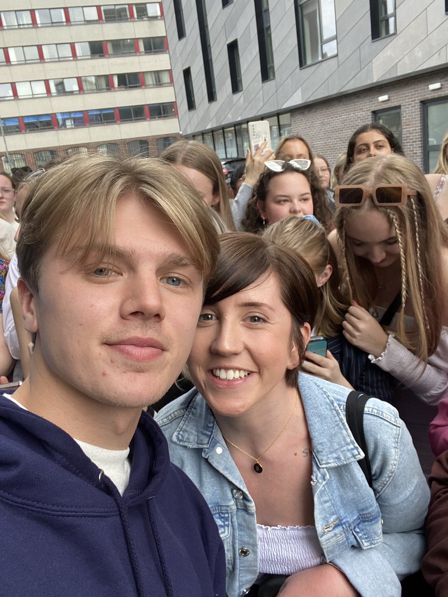 BritsSweetMcvey's tweet photo. The last week has been incredible doing all 5 UK shows 💛🥺 The new songs are amazing and I’m beyond proud of you boys. I can’t thank you enough for everything. I love you so much 💛 @NewHopeGeorge @NewHopeBlake @NewHopeReece @NewHopeClub #lifesgettingbetter https://t.co/O7j5Q1wdXL