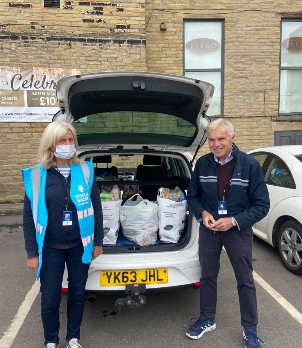 Focus4Hope's tweet photo. 𝗩𝗼𝗹𝘂𝗻𝘁𝗲𝗲𝗿 𝘄𝗲𝗲𝗸 𝘀𝗽𝗼𝘁𝗹𝗶𝗴𝗵𝘁! ⭐️⭐️ Read Eric & Alison’s story here 💙👇
#VolunteersWeek2022 #thankyou #spotlight #Focus4Hope #combattingisolation #learningnewskills #communityspirit https://t.co/zMGT4xsxlY