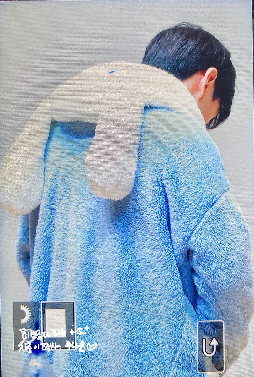 lunayoon_38's tweet image. [👦🏻] 220605
 
뒷모습도 사랑스러운 
시나모룽💙💙

#윤지성 #YoonJisung