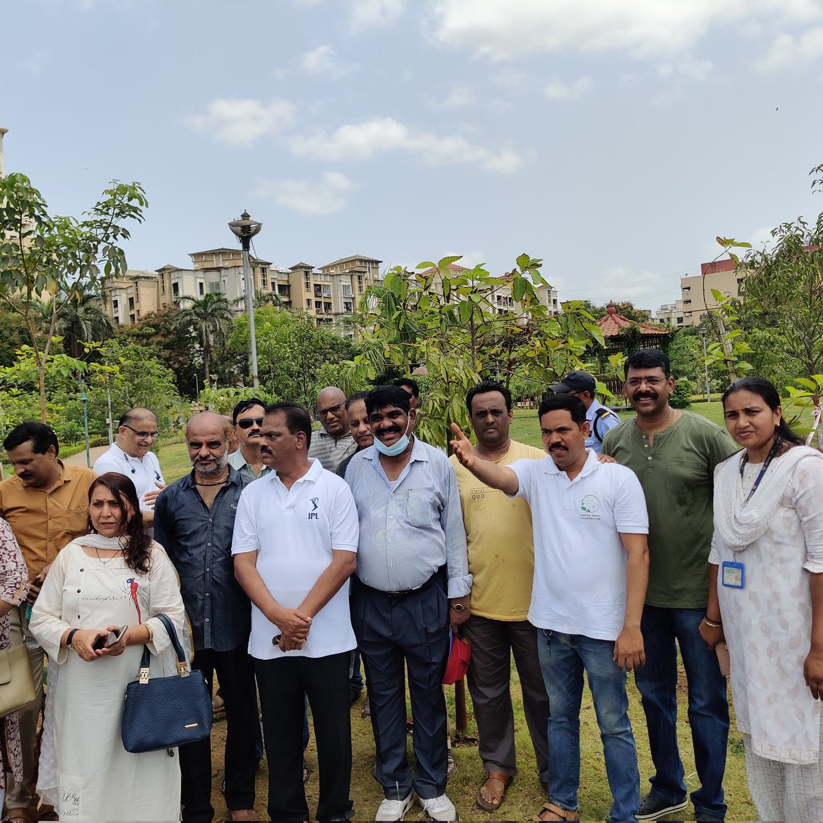 thot_2_action's tweet photo. Giving back to #Nature on #WorldEnvironmentDay2022 #21TreeSalute given at #Kalam Garden by planting 21 palash #trees. Thanks @prabhakarsbjp @mybmcWardT #Tward #Garden team is amazing! #Appreciate #Dedicated @IqbalSinghChah2 @GardenDeptMCGM https://t.co/Y95dF1g75f