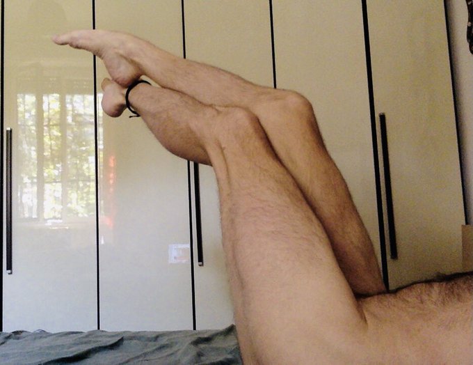 4 pic. Sei feticista di ? ,????e ?maschili?
Are you into #malefeet, #malelegs and #maleass?

?GRATIS
