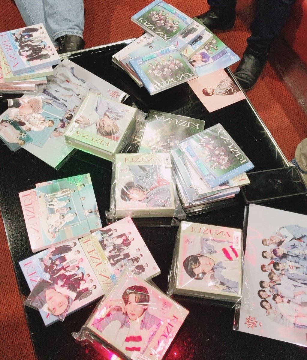 stanpinkberry's tweet photo. so we had a #SydJAM gathering for #JO1's #KIZUNA unboxing today!
thank you so much @GttTIMO_jam @MayoraaThirteen @cvlturedog @bloomingdaisyx_ @Sr_14253 โจ (2 hours of karaoke was fun lol) https://t.co/TChY1lTM1d