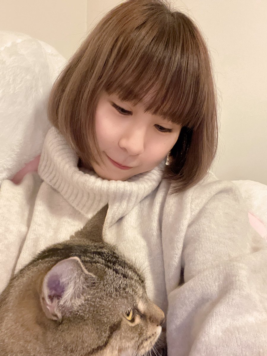 nyanyananeko's tweet photo. Back to dark hair
#selfietime #selfiewithcat #newhaircolor https://t.co/nzTfakwRbc
