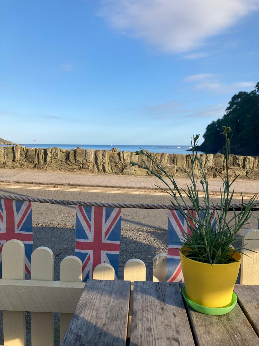 Beachside BBQ 🇬🇧 

#Jubilee #Queen #PlatinumJubilee #Royal #bankholiday #celebrate