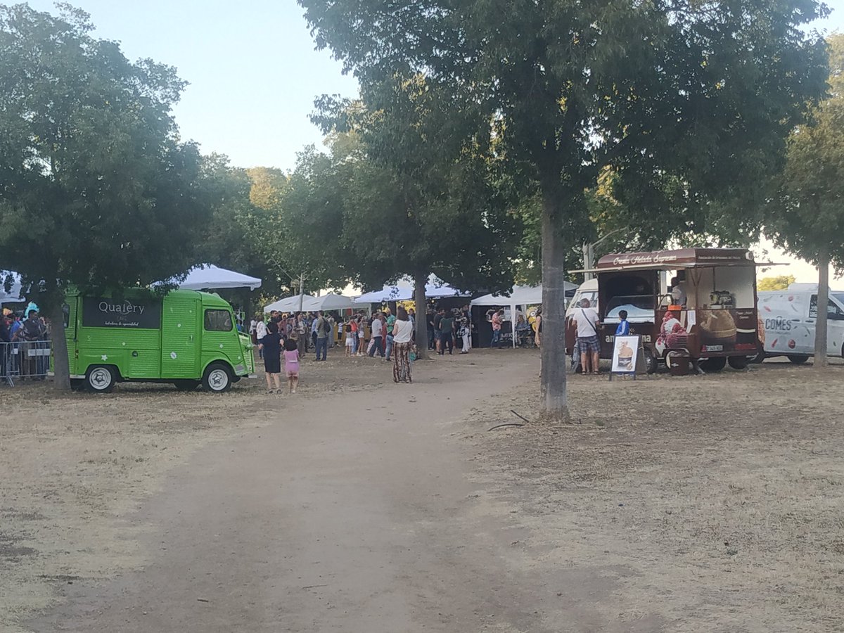 villacampa_to's tweet photo. Fin de semana en la antigua playa de #Safont disfrutando de una necesaria y magnífica iniciativa con gran participación #MúsicaxelTajoFEST gracias a @fundaciontoledo y @EduSButragueno. Tiempo para soñar y reivindicar un #Tajo limpio en el #diadelmedioambiente
#Replanet https://t.co/KrIUpZUm8U