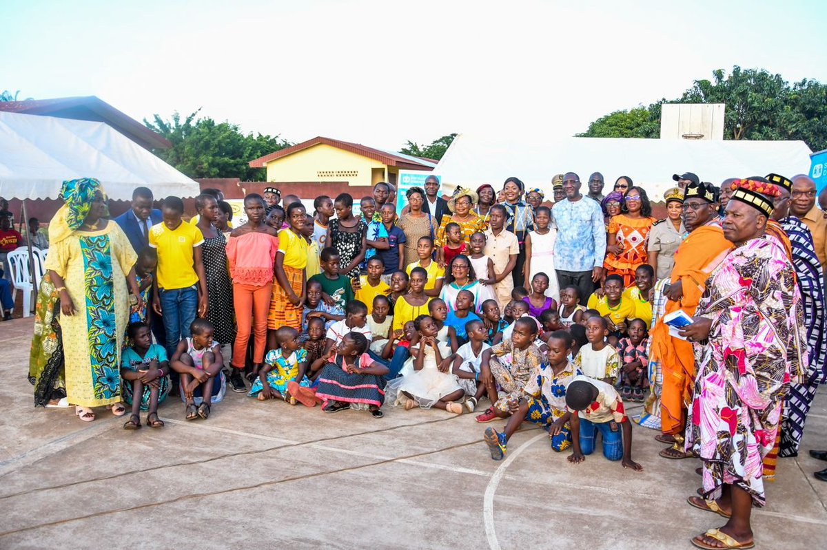 La #FondationMTNCôtedivoire toujours aux côtés de nos communautés participant activement à leur bien être. J'ai été très ravie d'être en compagnie du #MinistreduCommerceetdelindustrie pour la remise de Dons au SOS Village d'enfants de Yamoussoukro. #Mtncotedivoire