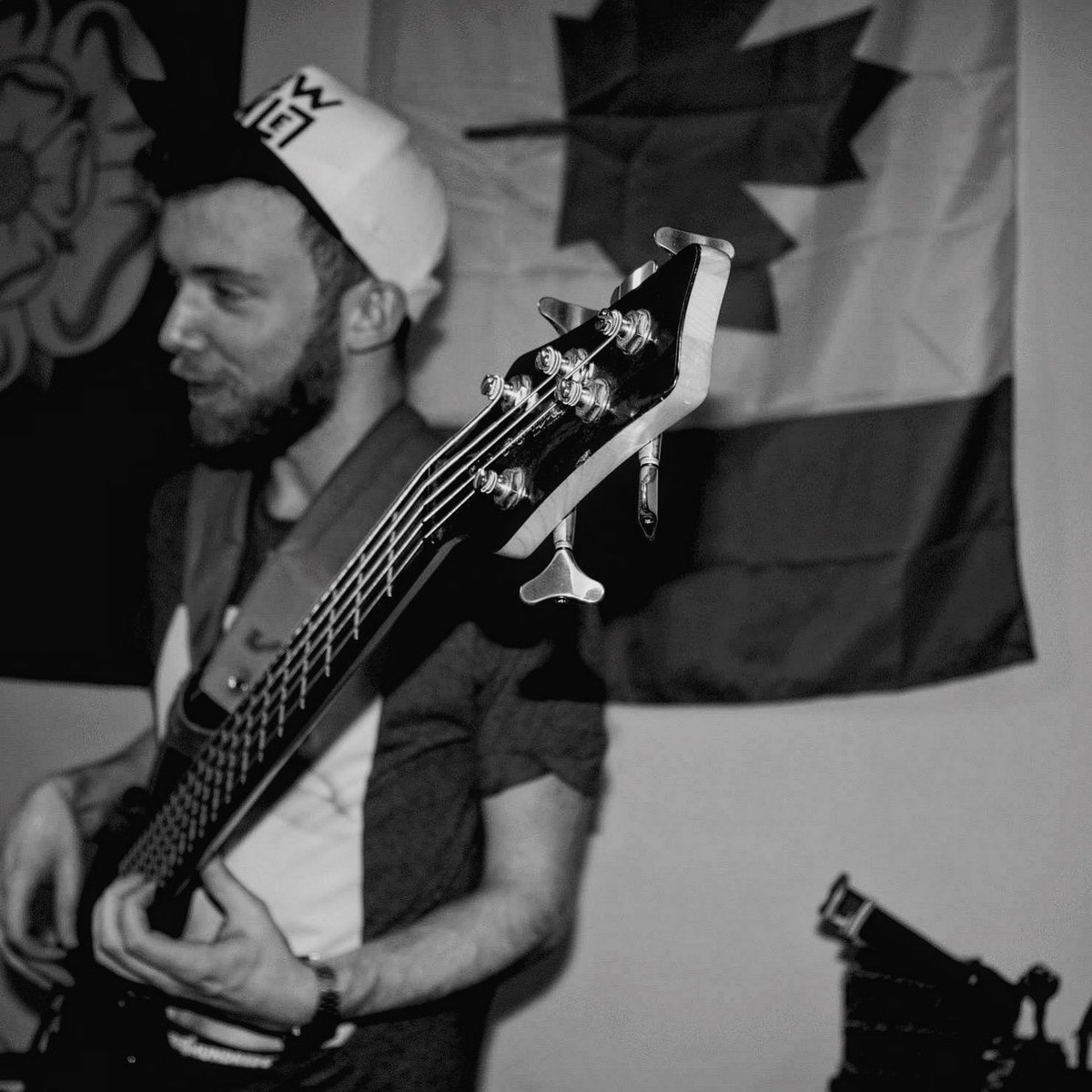 BassTunnicliffe's tweet photo. This @overwaterbasses and I played >1k gigs together in the years I owned it and I miss it a lot!
📸 from #Bristol rehearsal 2k14
#fivestring #bristolmusic #bassplayer https://t.co/ws6WH4iZrD