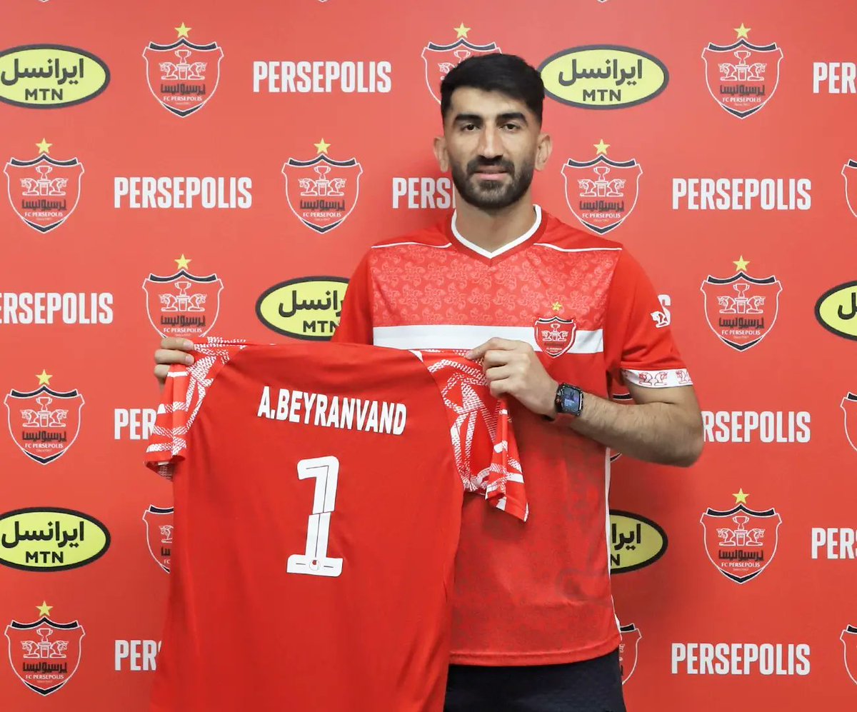 PersepolisFC's tweet photo. «بیرو» دوباره اینجاست؛ عضوی از ارتش سرخ
🤩🚩
#پرسپولیس #علیرضا_بیرانوند https://t.co/FDxKIDYErS