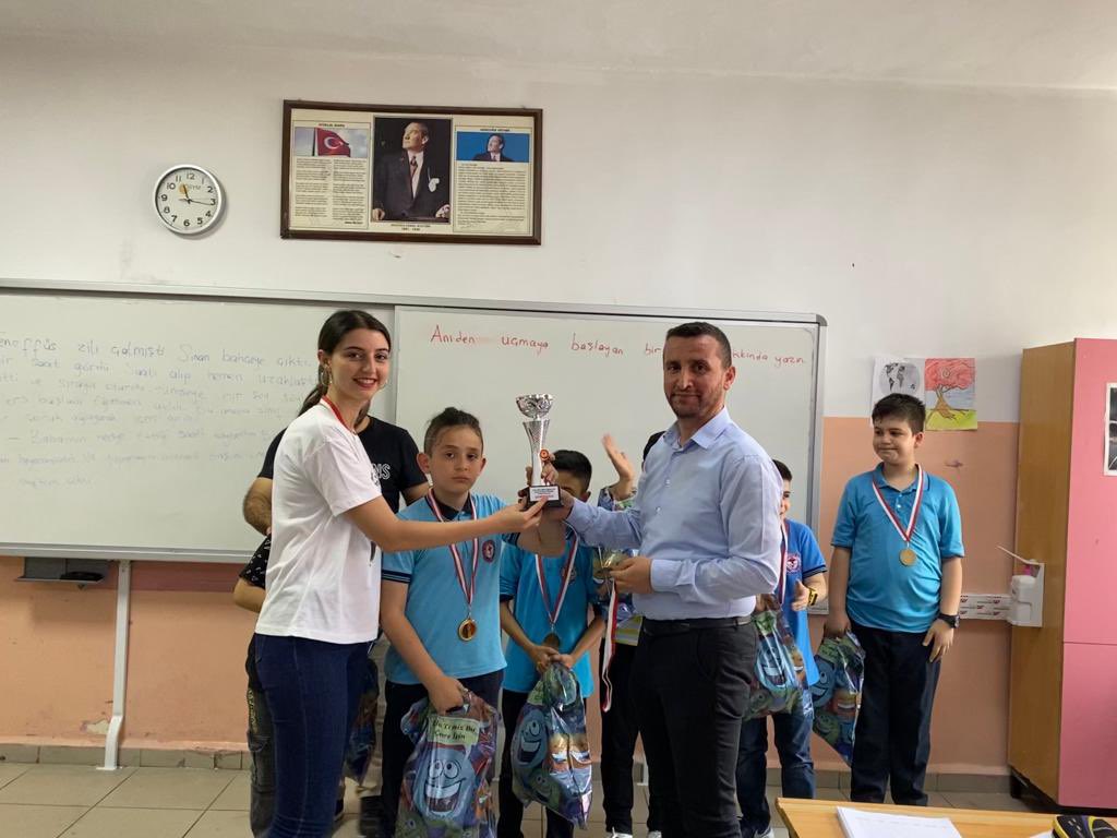 adnanmendresilk's tweet photo. “Temel Eğitimde 10.000 Okul Projesi kapsamında düzenlediğimiz Bahar Şenliklerinin katılımcılarını ödüllendirdik”
@gopmem @YUSUFUZANTI @Uygarkeskin @Gop10binokul https://t.co/CEt8QqlSFx