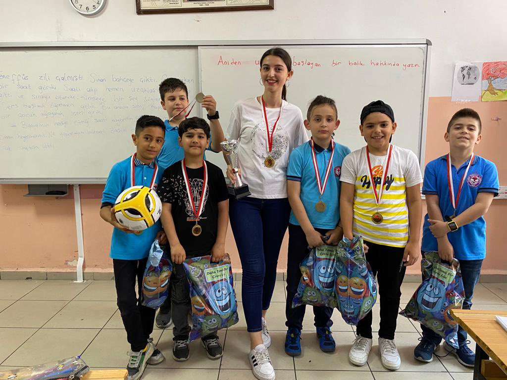 adnanmendresilk's tweet photo. “Temel Eğitimde 10.000 Okul Projesi kapsamında düzenlediğimiz Bahar Şenliklerinin katılımcılarını ödüllendirdik”
@gopmem @YUSUFUZANTI @Uygarkeskin @Gop10binokul https://t.co/CEt8QqlSFx