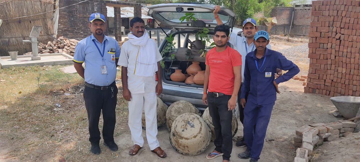 anujg07's tweet photo. “Keep the water clean , the planet green, and animals safe” BP Kanti on the #WorldEnvironmentDay2022  Guided kids Reuse of plastic in JARI village planting trees ,providing clean RO water from our OSTS in mud pots and providing big Mud pots for  animals .
@BPCLimited
@BPCLRetail https://t.co/GafGO8t0Cq