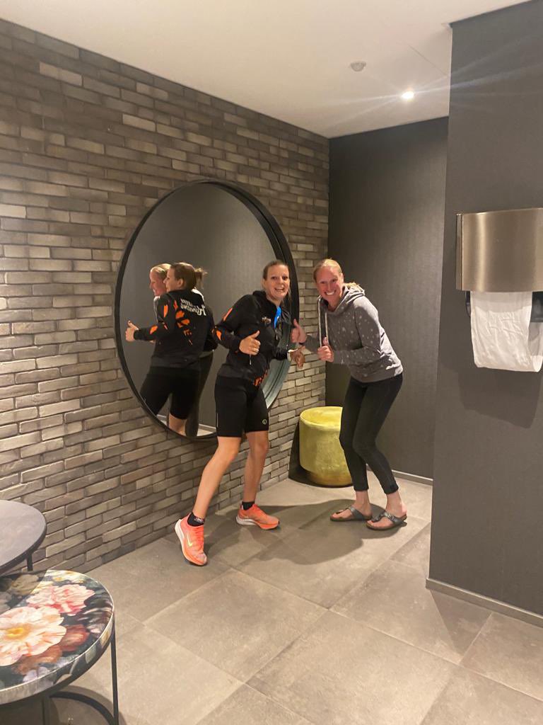 ActemiumRunners's tweet photo. Soms even langs bij Van der Valk voor een sanitaire stop. Da’s beter dan een dixie. Dank dat ze het toestaan. https://t.co/uv4MTgVONk