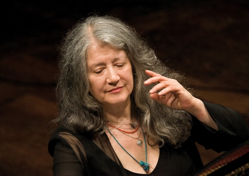 Marianne_Bliman's tweet photo. Martha Argerich, née un 5 juin. A écouter et réécouter, sans se lasser jamais...
https://t.co/yCZEp9vuBk
#Bach #Bachforever https://t.co/kqdoWYzaHW