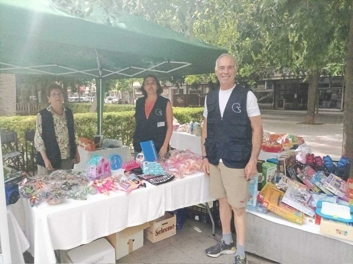 Ahir vam poder explicar la nostra tasca amb #capinfantsensejugueta i #motxillessolidaries a la #diadamediambient . Enhorabona als organitzadors i al voluntariat de  <a href="/AV_Santa_Pagesa/">AV_SantaPagesa</a>