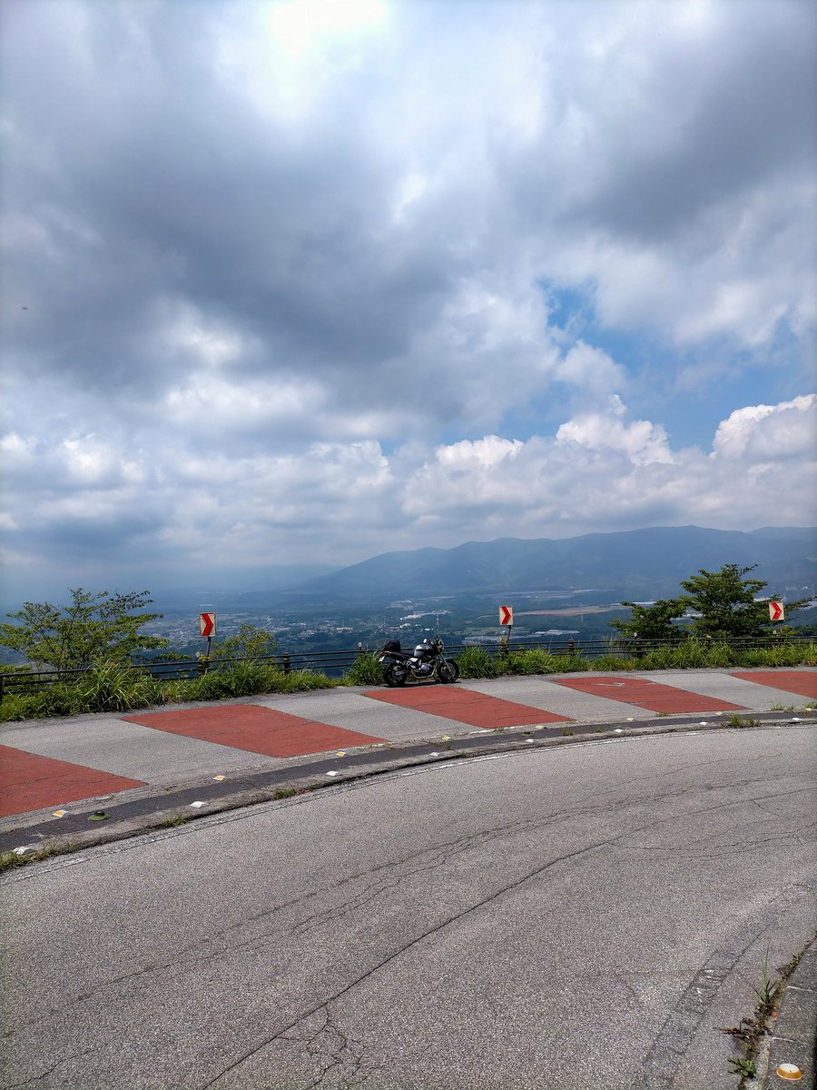 SRXSRV's tweet photo. SRXって軽くて乗りやすい。小田原近辺の広域農道巡りで改めて思った。🤗#SRX400 https://t.co/vvneoVbHch