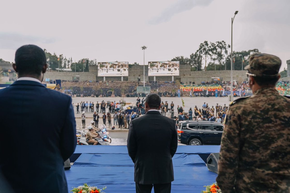 AbiyAhmedAli's tweet photo. የምንገነባው ተቋማትን ነው:: የጸጥታ ተቋማትን የምንገነባው ኢትዮጵያን ሊያፈርሱ ከሚፈልጉ ኃይሎች ኢትዮጵያን ለመከላከል ነው:: 1/2 https://t.co/R5EqoUDCdu