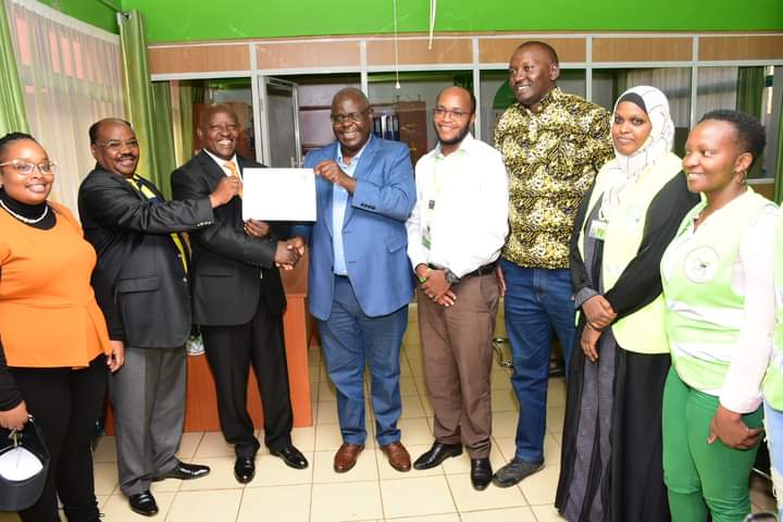 GovernorKahiga's tweet photo. Received Certificate of Nomination from IEBC to vie for Nyeri's Gubernatorial seat on August 9.
#kabamwalimu
#wirauroneka
#formniUDA
#Mpangonibottomup https://t.co/0jJKqnSy2c
