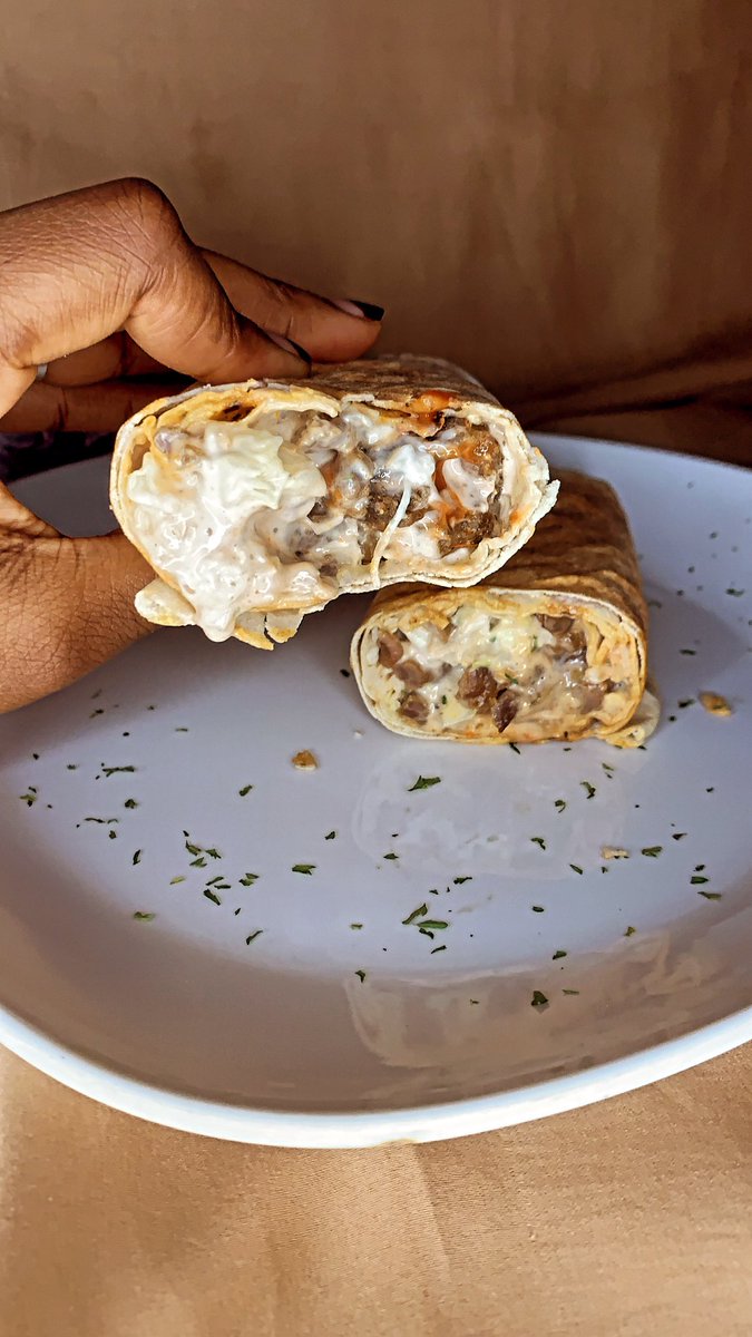 baybites_'s tweet photo. Our signature beef shawarma 😋

#baybites #Kaduna #kadunabakers #shawarma #BEEF https://t.co/EZD2XhS3BU