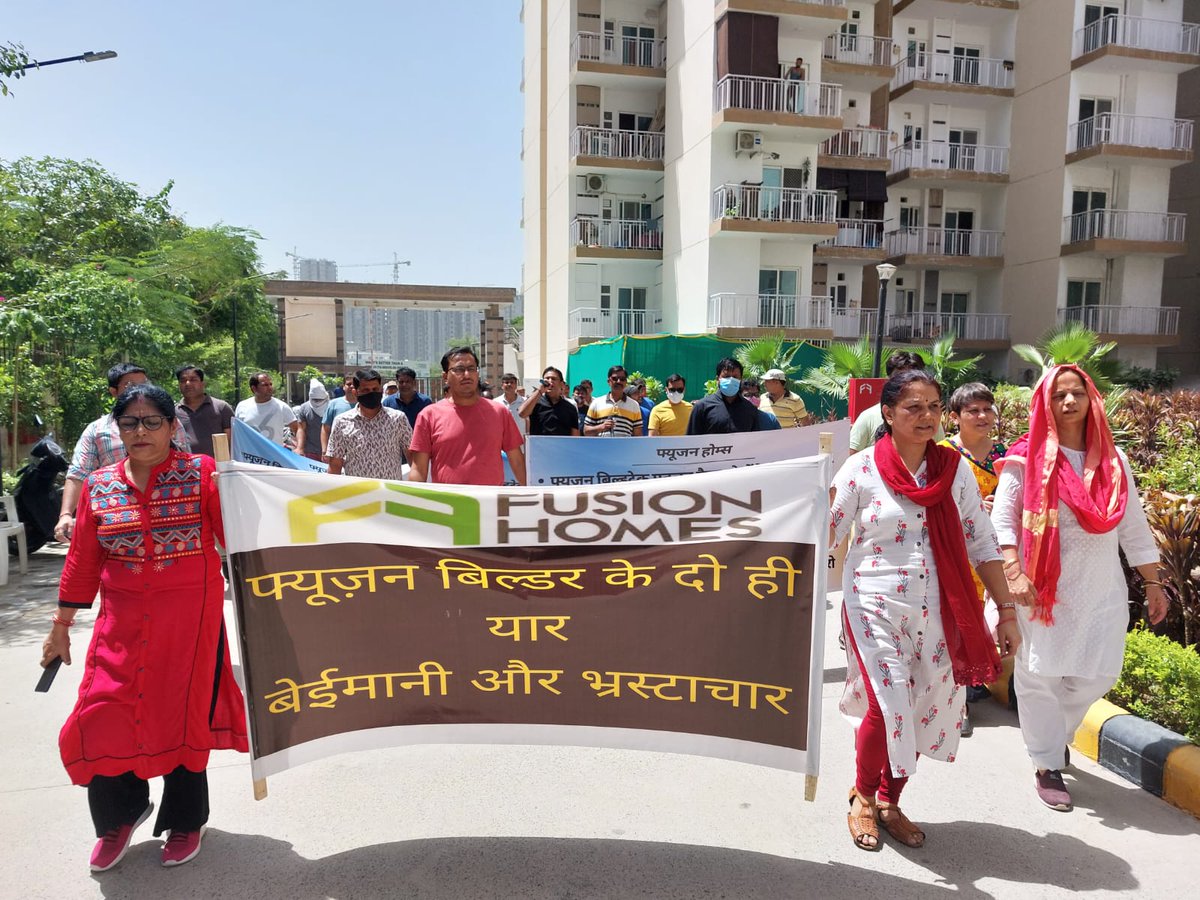 #ग्रेनो_वेस्ट_की #फ्यूजन_होम्स सोसाइटी के निवासियों की परेशानी का अंदाजा इसी बात से लगाया जा सकता है कि वो तेज धूप में प्रदर्शन करने को मजबूर है, <a href="/UPRERAofficial/">Uttar Pradesh Real Estate Regulatory Authority</a>, <a href="/OfficialGNIDA/">Greater Noida Industrial Development Authority</a>, <a href="/myogiadityanath/">Yogi Adityanath</a> को लोगों की इस परेशानी को समझना चाहिए
<a href="/MyFusionHomes/">Fusion Homes Residents</a> 
<a href="/CREDAINational/">CREDAI National</a> 
<a href="/IAS_SAUMYA/">Saumya I.A.S.</a>