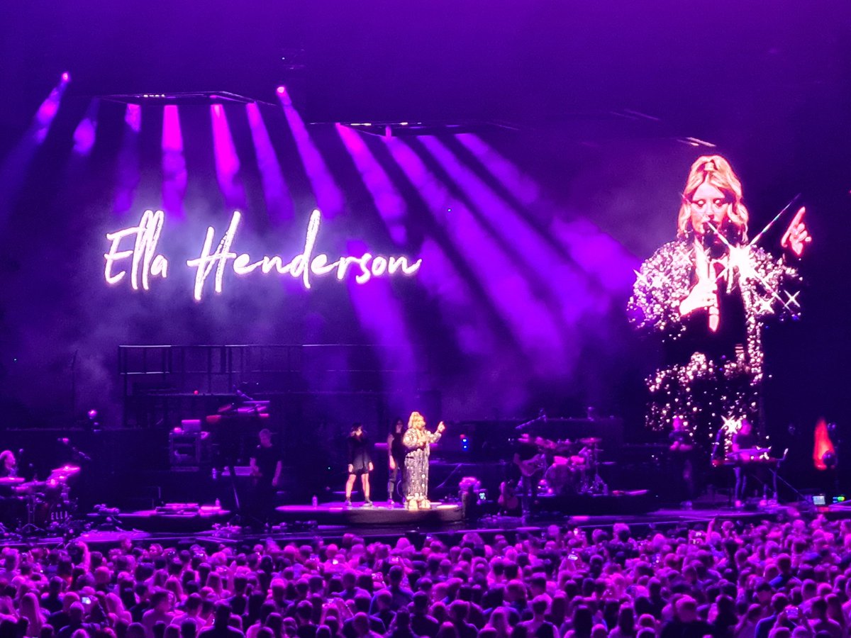JoAnneHandleyUK's tweet photo. Saw @EllaHenderson at the o2 last night. Your outfit was amazing!! Where did you purchase it from or is it a one off? https://t.co/uMqVC3qgzU