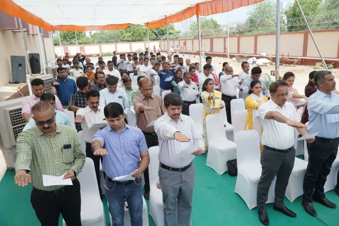 Oath for Conservation of Environment And Use Of Environment Friendly Material in The Electoral Process

#CEOGujarat #WorldEnvironmentDay #ECI #Sveep #Gujarat #ElectionDepartment
