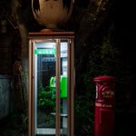 【話題‼】宮城県の鳴子温泉のこけし電話ボックスがもはや怪異…