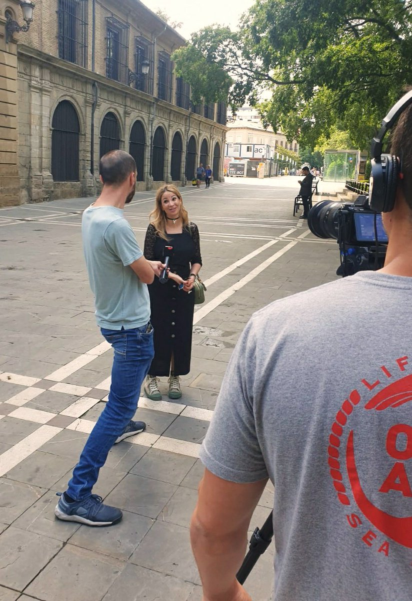 En el #52congresoSEPAR, <a href="/asajnic/">Andreja Šajnić</a> y yo fuimos entrevistadas por NAVARRA TV, hablando de #EnfermeriaRespiratoria  #Enfermería Solidaria gracias a <a href="/mvgondo/">M Victoria 🐬</a> y SEPAR Solidaria <a href="/EnfermeriaSepar/">Enfermería SEPAR</a> <a href="/fuden_es/">Fundación FUDEN</a> <a href="/ErsNurses/">ERS_Nurses</a> Gracias @davdiaper, <a href="/pazvloz/">Paz</a> <a href="/robertocabestre/">Roberto Cabestre</a> por vuestra generosidad!