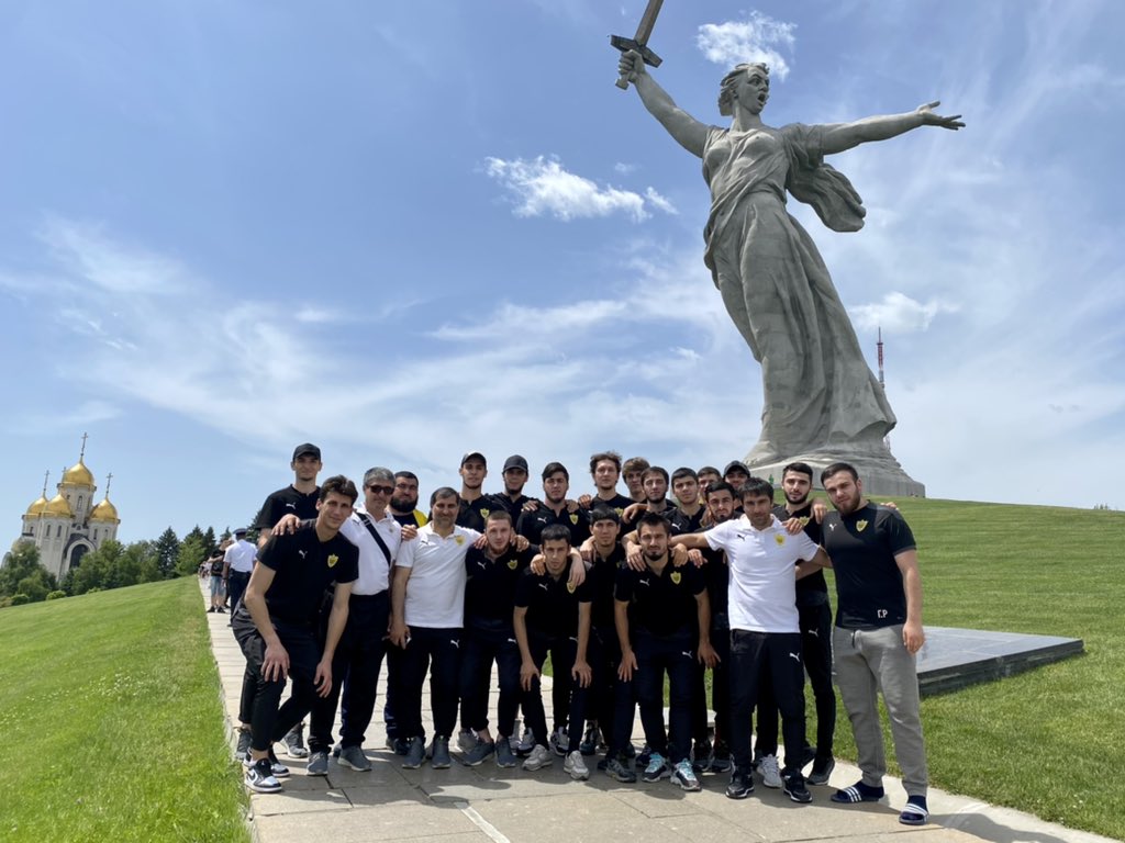 Прогулялись по памятным местам Волгограда 🚶‍♂️

Теперь настраиваемся на последний матч 🦅

#Анжи #АнжиЭтоВсеМы #РоторАнжи #Волгоград