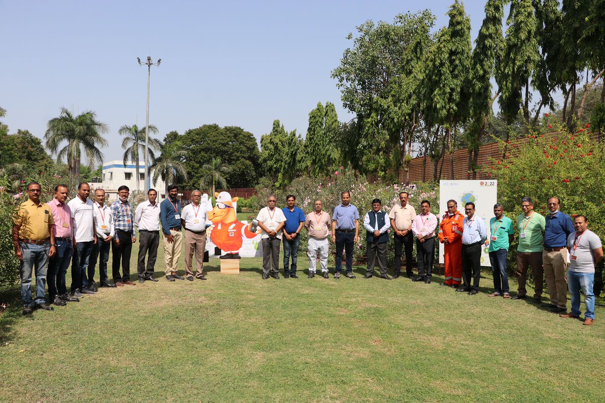 gujaratrefinery's tweet photo. On the occasion of #WorldEnvironmentDay, a BS-6 compliant Air Monitoring Mobile Van to augment continuous ambient air quality monitoring was flagged off by Mr. Sanjaya Bhatnagar, ED&amp;RH at #IndianOil Gujarat Refinery. 
@ChairmanIOCL
@DirR_iocl
#OnlyOneEarth https://t.co/udBVFaYHNQ