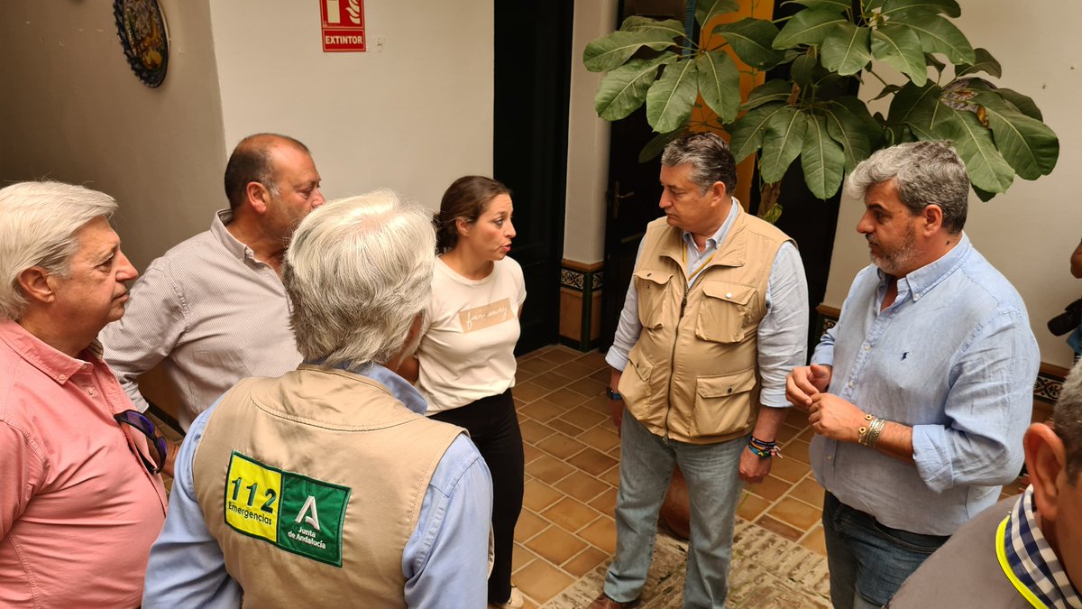 E112Andalucia's tweet photo. El viceconsejero de @InteriorJunta ha acudido a primera hora de la mañana al #CECOPI donde los compañeros le han dado la última hora del despliegue del #PlanRomero2022 que sigue discurriendo con normalidad. https://t.co/paIvGtuI7T