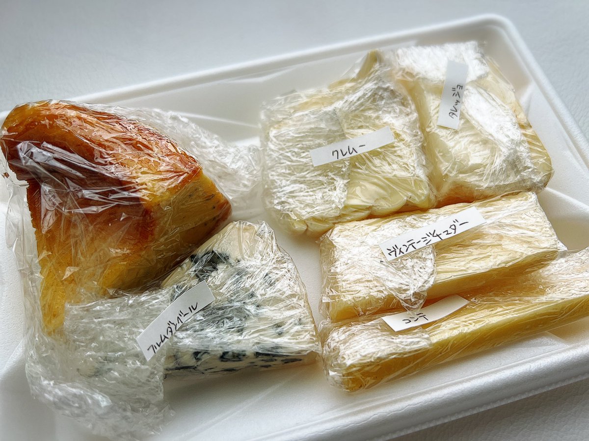 matsudanao_ko's tweet photo. FM福井 MorningTune月曜日で紹介した
『HAPPY CHEESE』さん🧀
福井市中央にあるチーズ専門店✨

店主の高橋さんが
種類のチーズについて、材料や特徴など
明るく楽しく教えて下さいます♬
少しの量から販売してくださるのも
嬉しいところ✨

皆さま、ぜひ🧀♡

#HAPPYCHEESE https://t.co/0SDUUVHedl