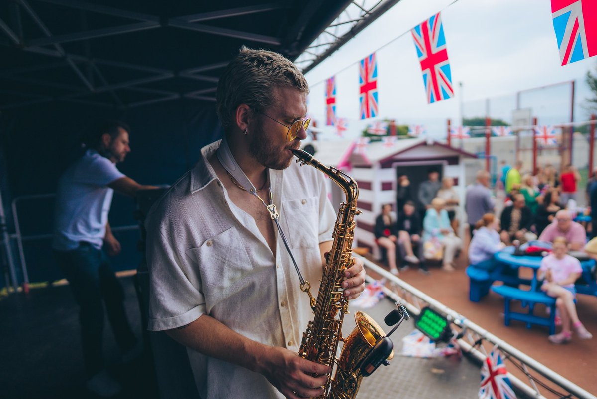 MarineHoliday's tweet photo. Platinum Jubilee #streetparty here at Marine Holiday Park 🎊🇬🇧 @BBCWalesNews @ITVWales #PlatinumJubilee #Jubilee #ukstreetparty https://t.co/ppqHu3pqTS