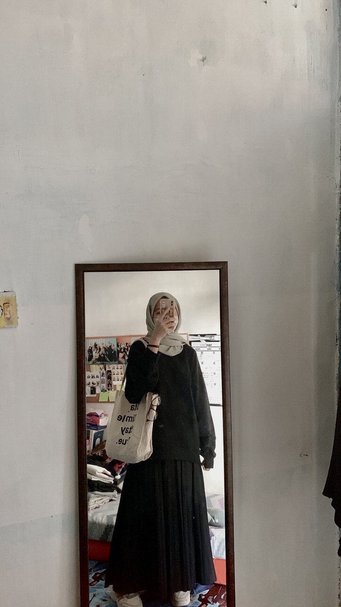 1leikooo's tweet image. 🍩🕊 lg seneng sama style ini!🙈
- sweater Black shope.ee/7pF3Kem4Tj
- rok plisket shope.ee/1Ai9ORFJkP
- totebag shope.ee/2VDWyuEJ2g (di ket. nya udah resleting🥹 pas aku beli belom resleting)
- kerudung umama beli di store