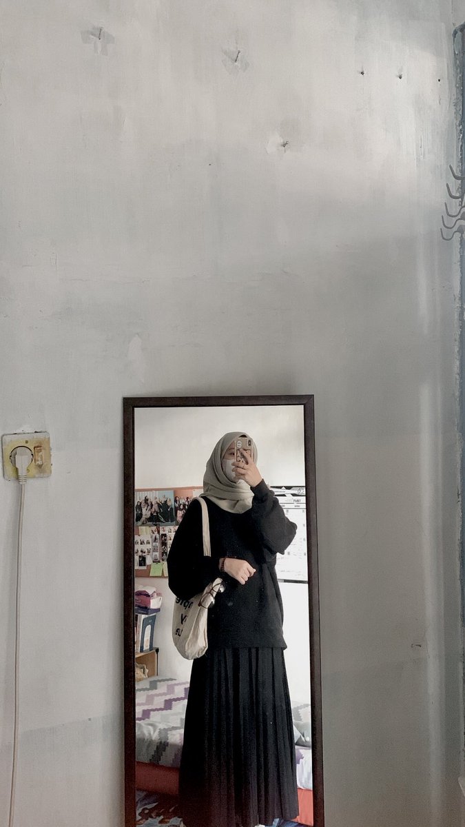 1leikooo's tweet image. 🍩🕊 lg seneng sama style ini!🙈
- sweater Black shope.ee/7pF3Kem4Tj
- rok plisket shope.ee/1Ai9ORFJkP
- totebag shope.ee/2VDWyuEJ2g (di ket. nya udah resleting🥹 pas aku beli belom resleting)
- kerudung umama beli di store