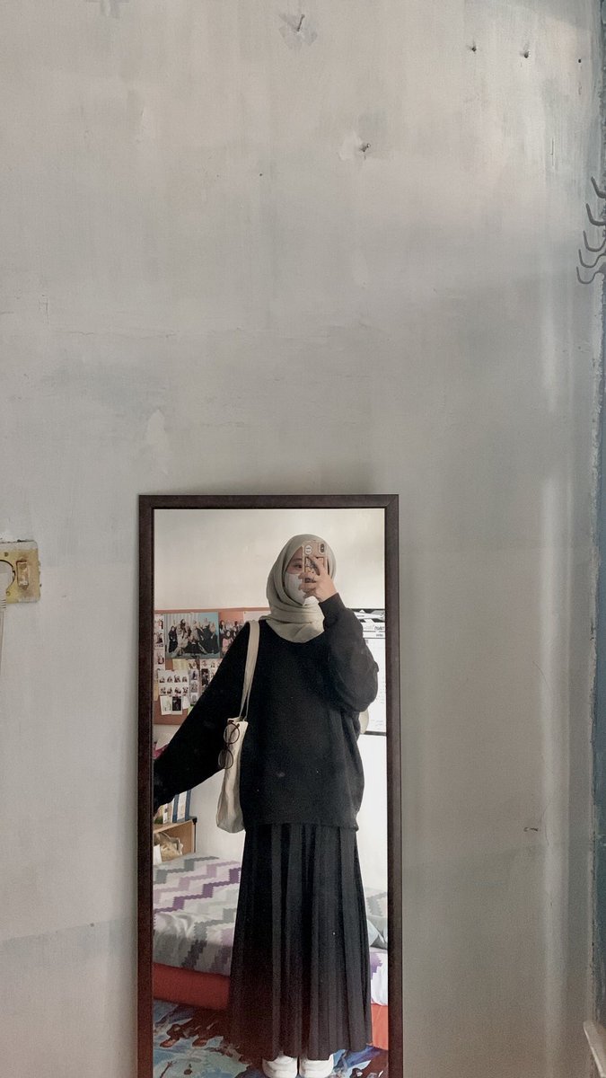 1leikooo's tweet image. 🍩🕊 lg seneng sama style ini!🙈
- sweater Black shope.ee/7pF3Kem4Tj
- rok plisket shope.ee/1Ai9ORFJkP
- totebag shope.ee/2VDWyuEJ2g (di ket. nya udah resleting🥹 pas aku beli belom resleting)
- kerudung umama beli di store