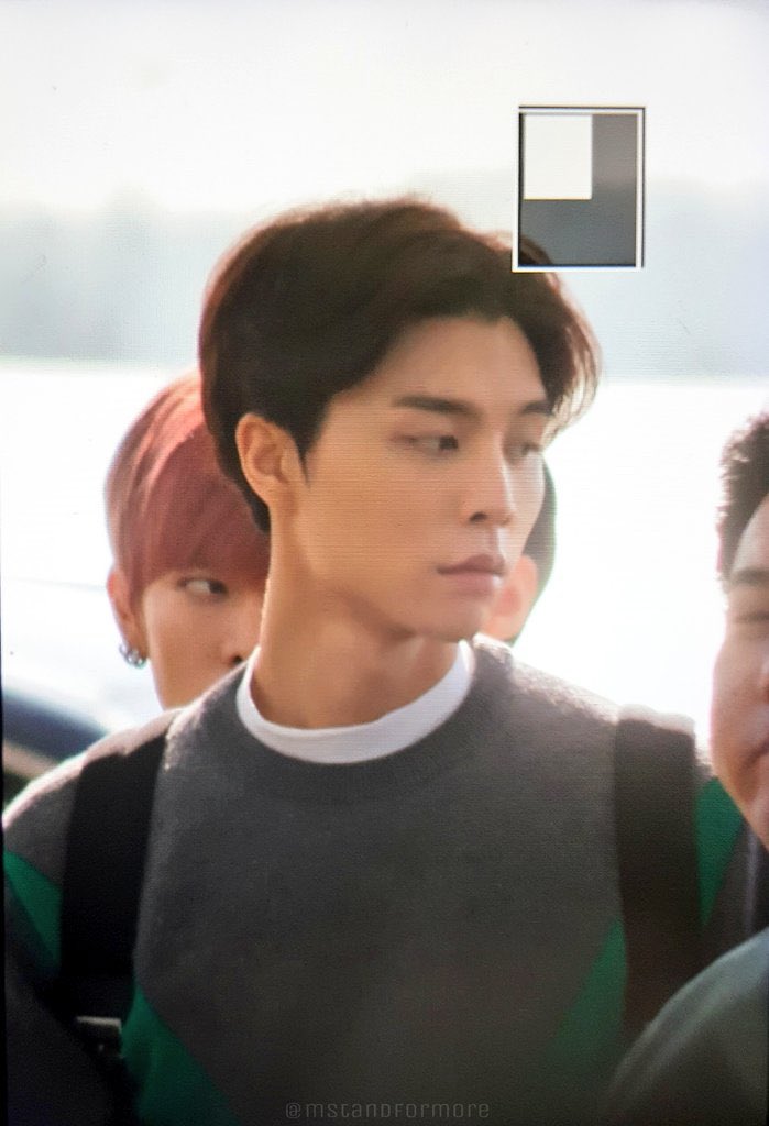 jae1l_'s tweet image. 저화질의 John나 잘생긴 쟈니 타래