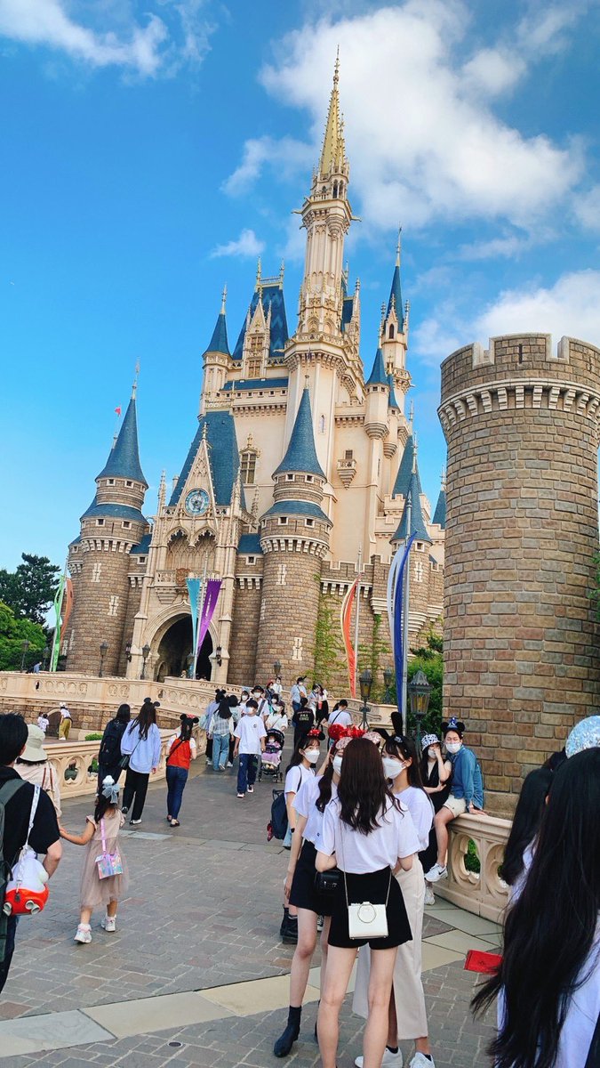 COC76547654's tweet photo. 12.3年ぶりのディズニー行って来ました！！
美女と野獣が特に良かった！！ https://t.co/SMU17mx7FV
