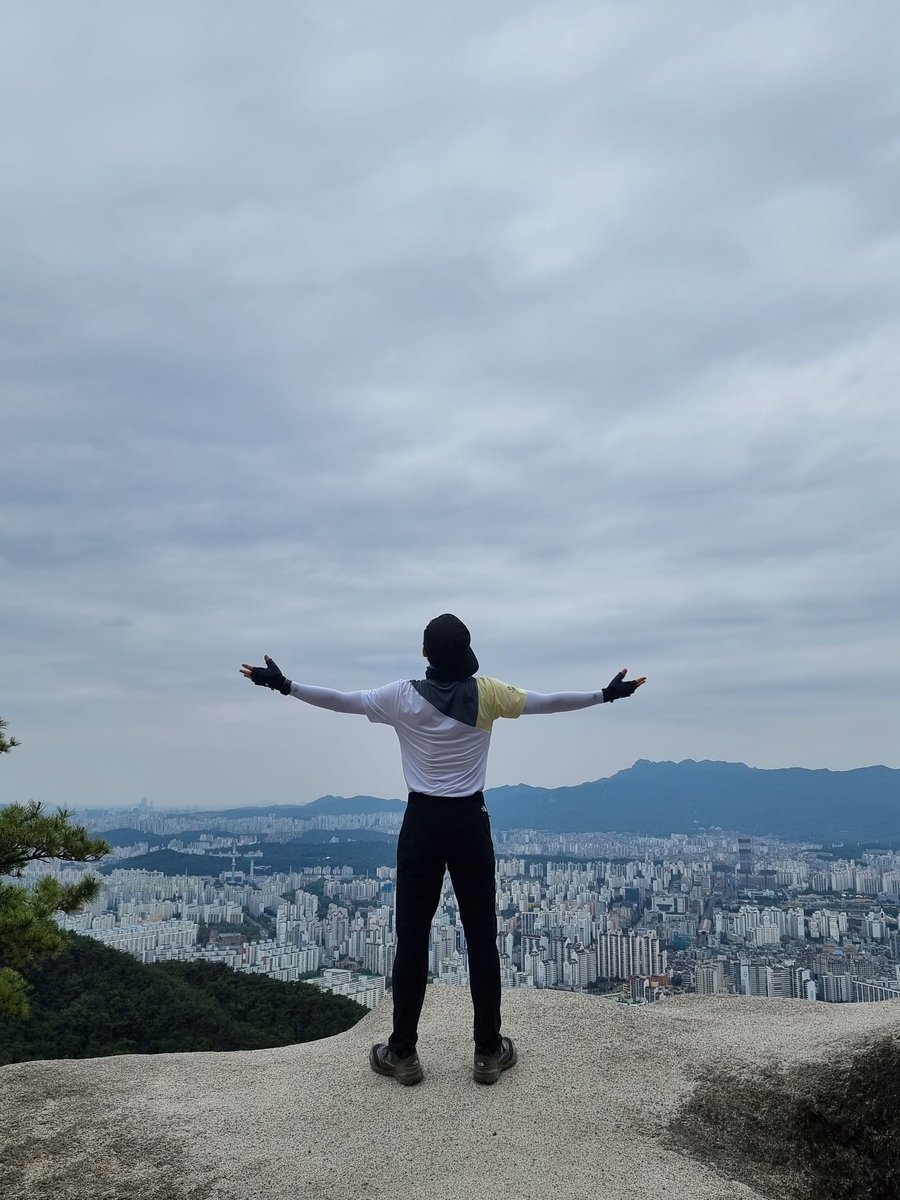 Exodians1's tweet photo. 💬❄"Please make my solo album a success , I screamed internally"

😭😭 https://t.co/2PV8AGMD3T