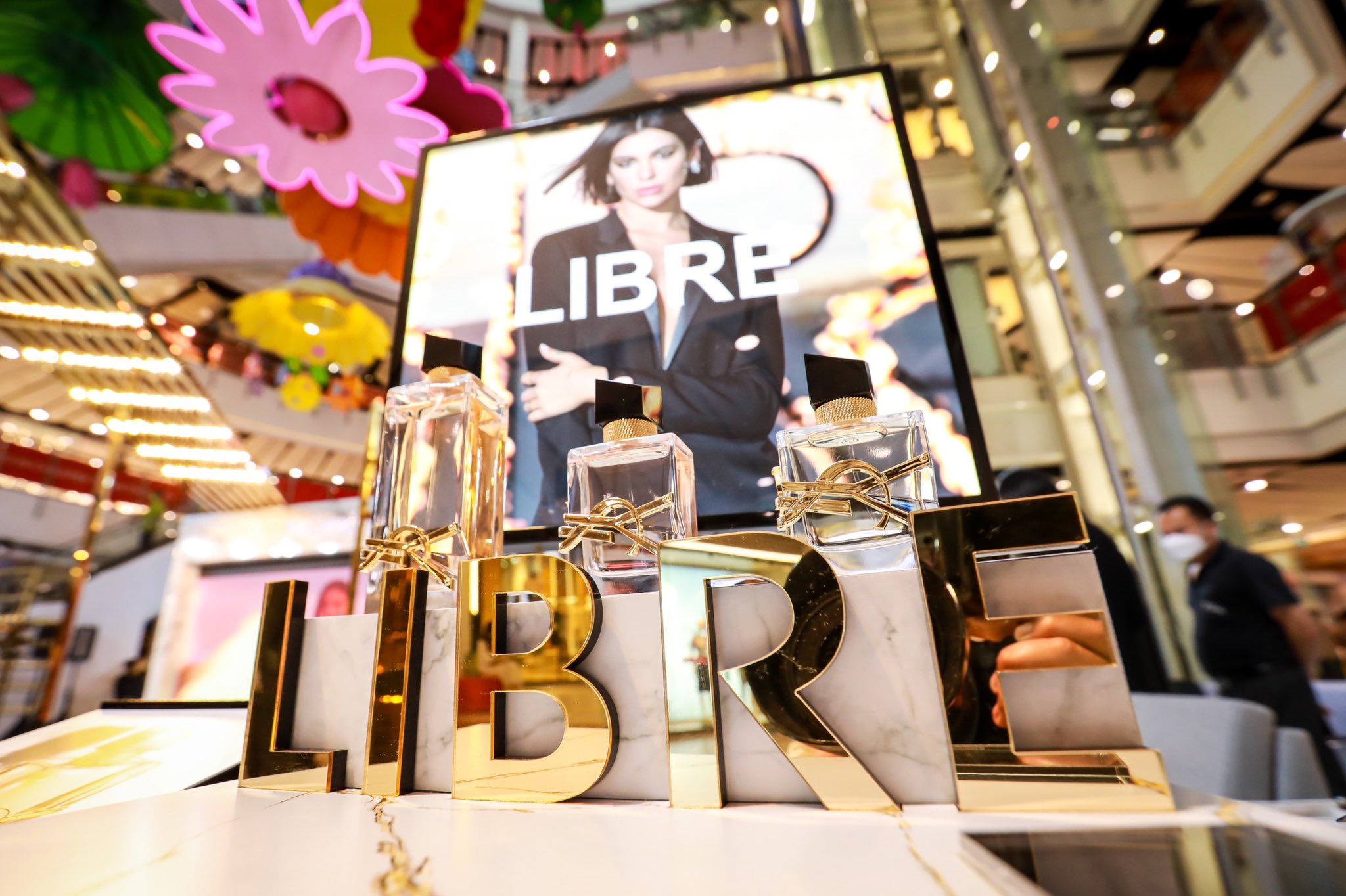 centralwOrld on X LIBRE MEGA EVENT YSL BEAUTY Live Jinjetts jjaokhun CENTRAL COURT centralwOrld 12
