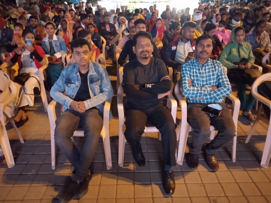 Xalxo72473103's tweet photo. Archdiocese Bangalore  
Pentecost Night Vigil 
St. Patrick's Church, Bangalore.
*Come Holy Come With Your Fire*
Praise and Worship / Word of God / Eucharistic Adoration / Healing Service and Holy Mass.
Witnessed the events with Ashwin Angelo Khalkho, Yakub Munda and Sanjay Kullu. https://t.co/qdAjQxeG5z