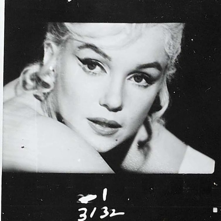Clubpassionmar2's tweet photo. Bonne journée de dimanche.
Have a sweet Sunday.
#soutienukraine #marilyn #marilynmonroe #LML #letsmakelove #lemilliardaire #clichépub #publicityshot #richardavedon https://t.co/OQgLLejFGN