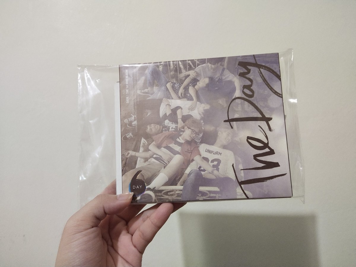 kazzeaj's tweet photo. Idk what did I do to deserve this haha. A guy friend confessed his feelings to me yesterday and got me this 🥹 https://t.co/OP6u7XgxZQ