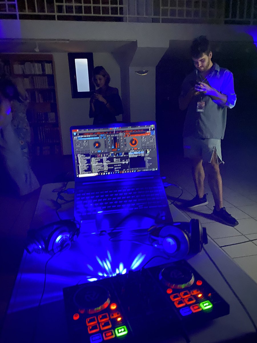 #VirtualOtherwise22 #greeknode #day3 music in the metaverse between screen and dance floor